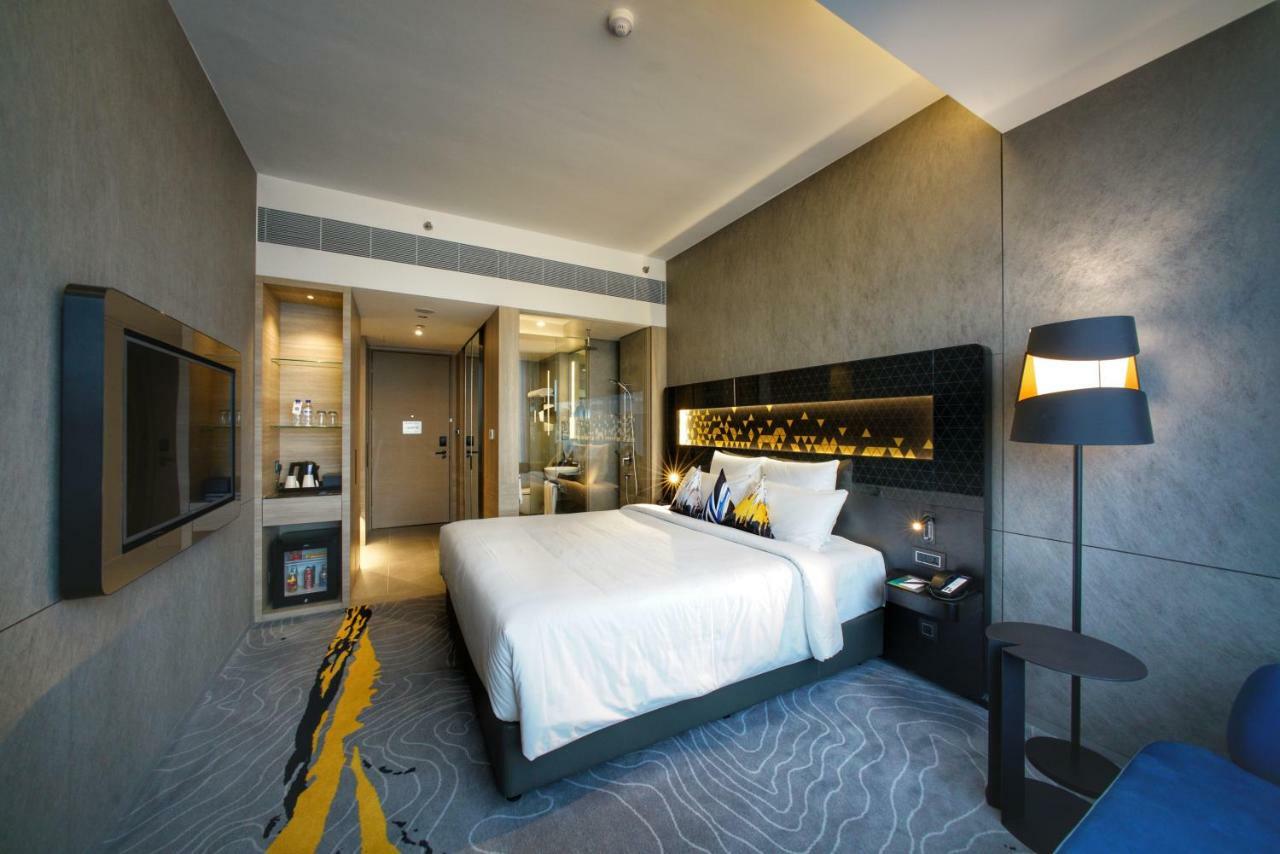 Novotel Singapore On Stevens Exterior photo